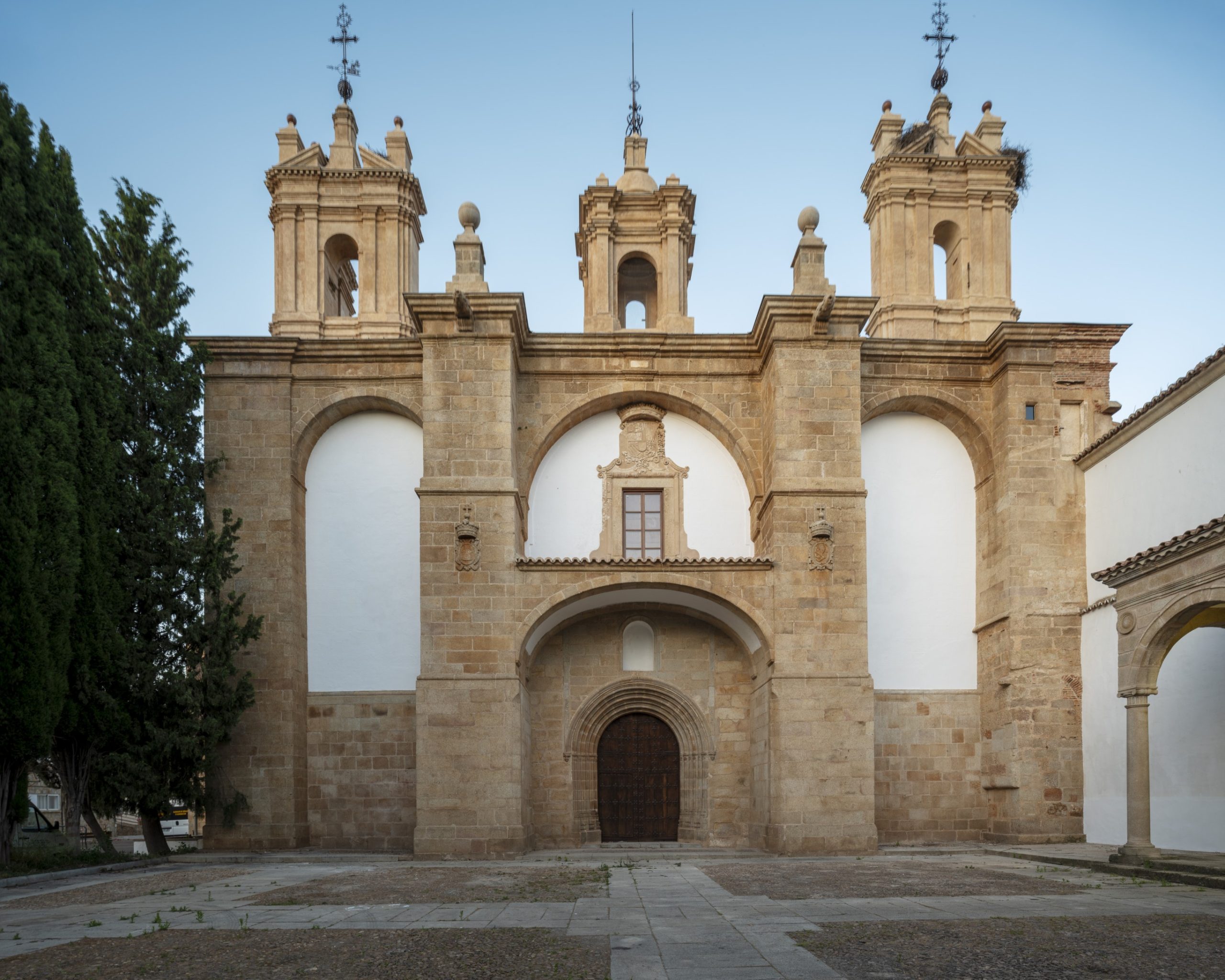 RESTAURACIÓN DE LA FACHADA DEL COMPLEJO CULTURAL SAN FRANCISCO, CÁCERES